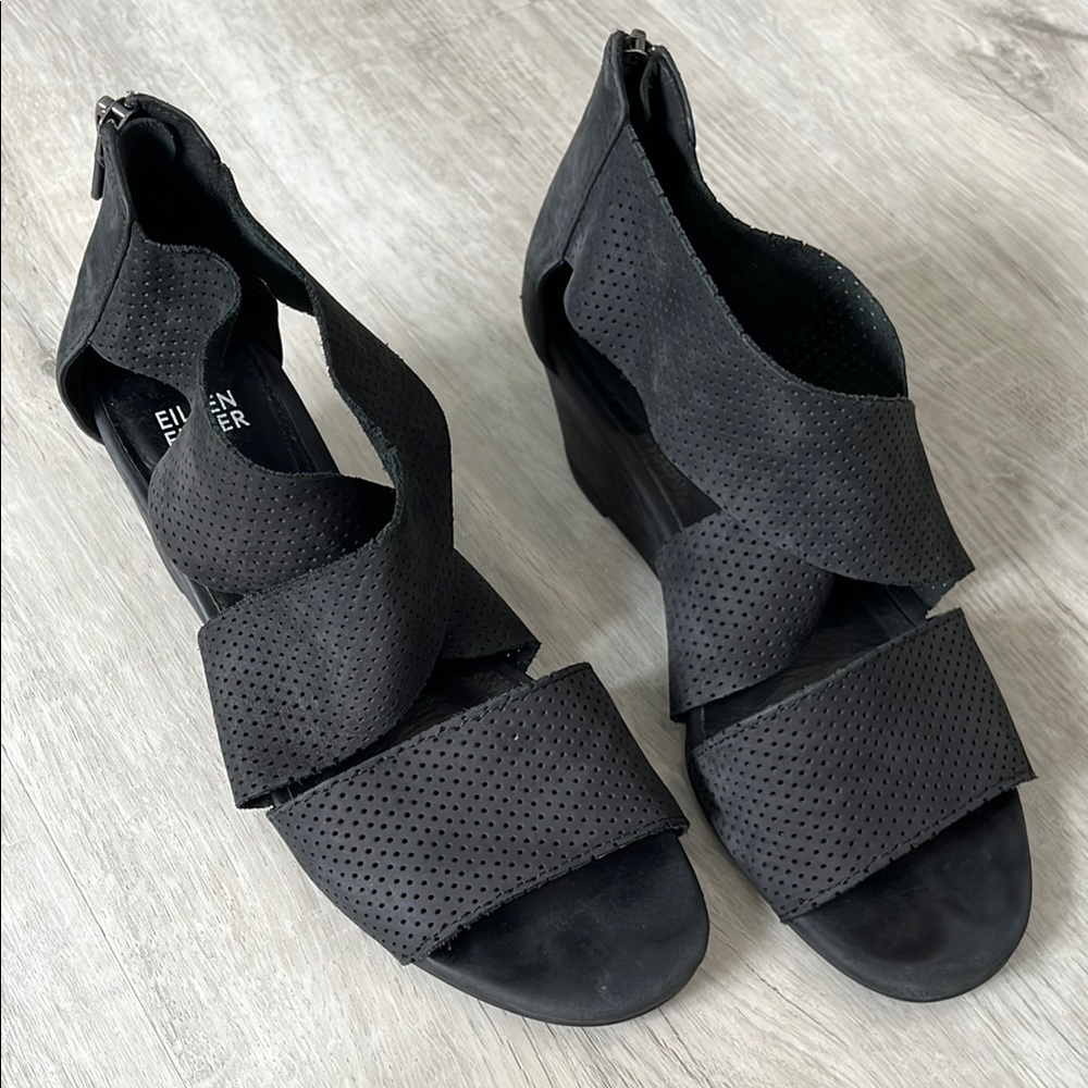 Eileen Fisher Kes‎ 2 Sandals Perforated Nubuck Cross Strap Wedge Women’s 8 Black - Picture 2 of 11